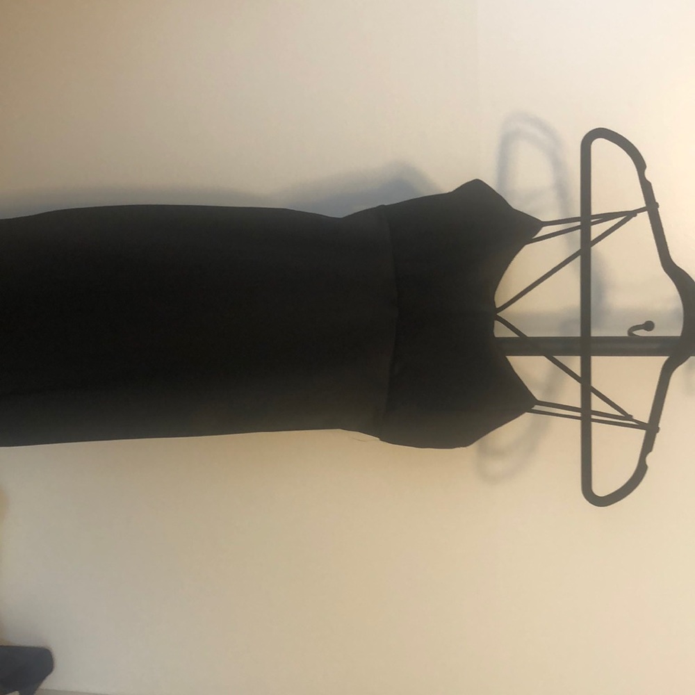 Long black dress. Form fittin. JUNIORS